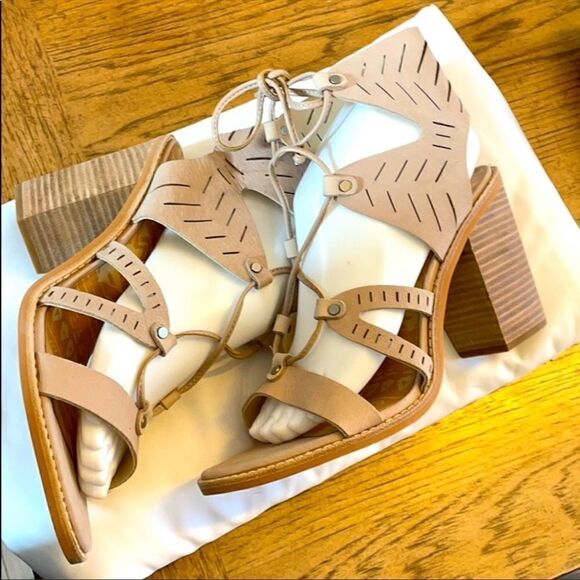 DOLCE VITA STRAPPY NUBUCK SANDALS.  NEW. - Picture 1 of 11